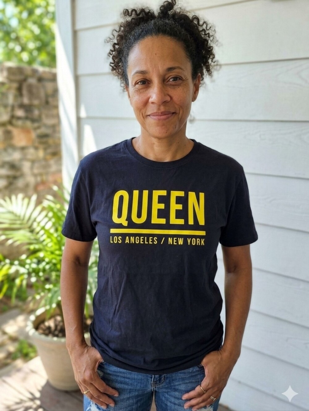 Fashion Nova Women QUEEN' Graphic T‑Shirt in Black/Yellow